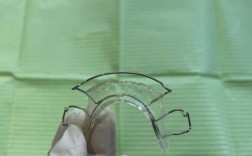 牙齿矫正完后保持器