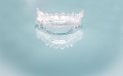 成人牙齿矫正后，是否必须做美容冠？