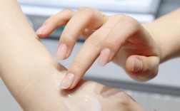 如何通过图片学习牙科手机上油的正确方法？