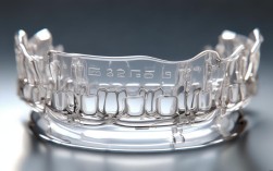 矫正牙齿矫正器图片能直观展示哪些矫正效果和选择要点？