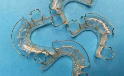 正畸治疗中保持间隙的弹簧有何关键作用？使用时需注意哪些细节才能有效防止牙齿移位？