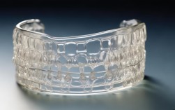 矫正牙齿的导板是什么?矫正过程中它究竟有何关键作用?