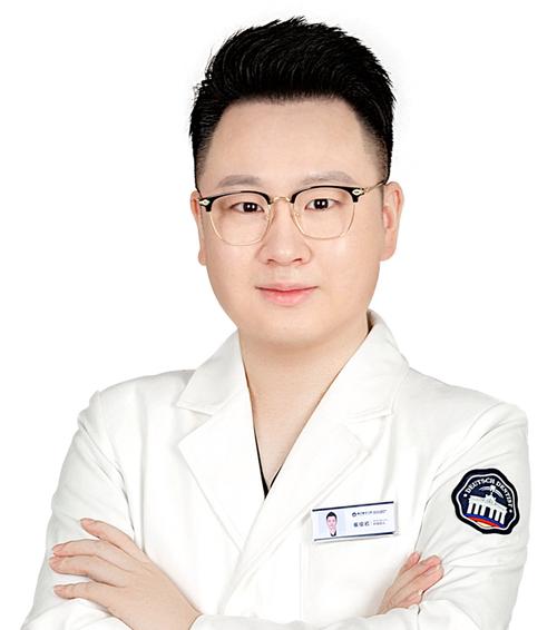 南京口腔医院正畸科医生-图1