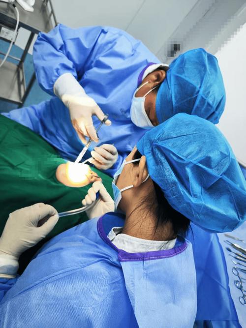 种牙在手术过程中疼嘛-图1