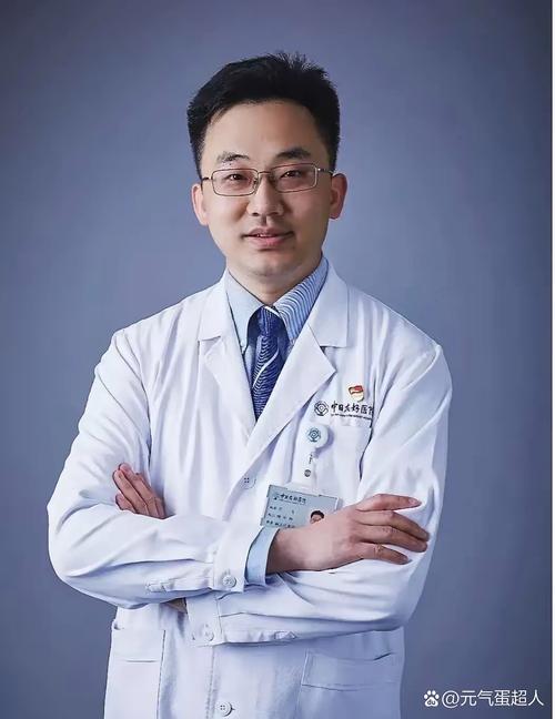 拜博口腔付冬医生的专业背景与技术能力如何？擅长哪些口腔治疗领域？-图2