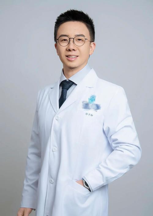 拜博口腔付冬医生的专业背景与技术能力如何？擅长哪些口腔治疗领域？-图1