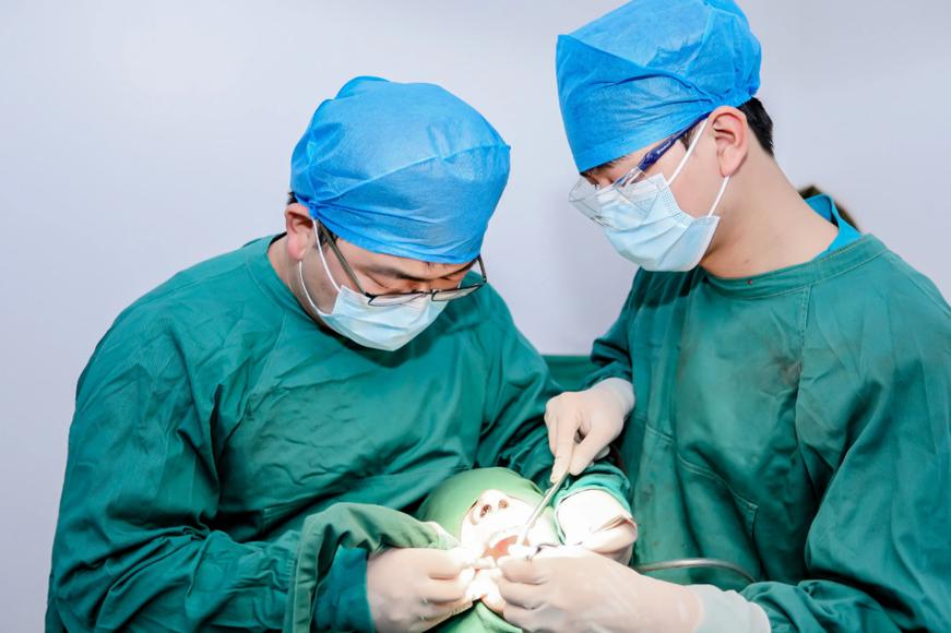 郑州市武警医院种牙效果好不好技术安全吗？-图1