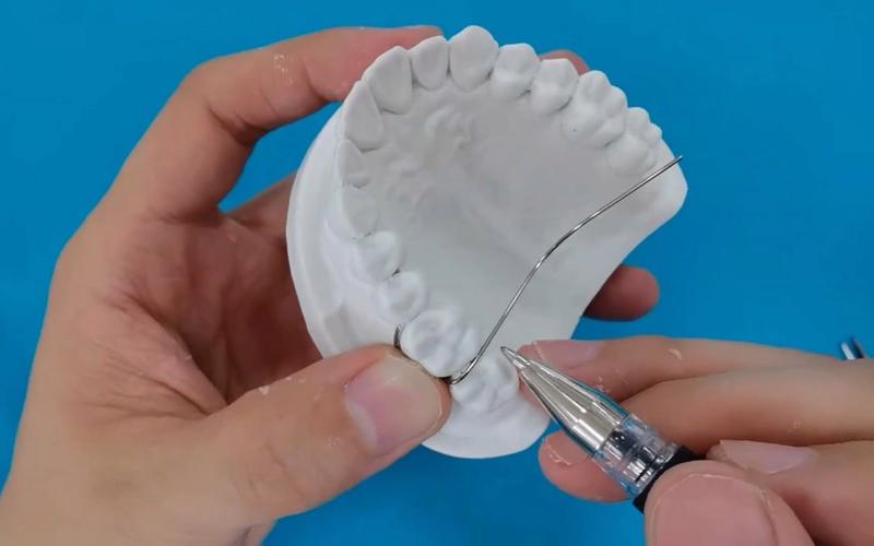 正畸弯单臂卡环教学视频，弯制关键技巧如何快速掌握？-图1