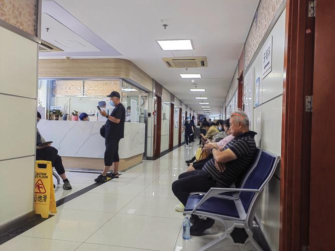 北京口腔医院正畸科靳医生擅长哪些正畸技术？-图1