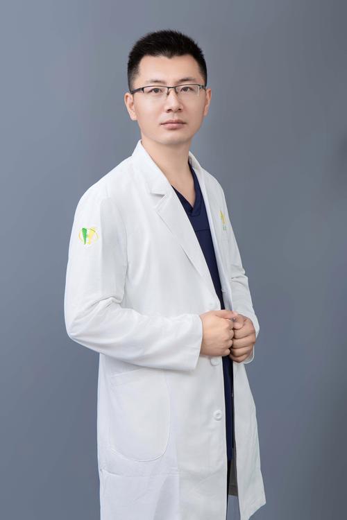 武大口腔种牙医生怎么选？资质经验看哪些？-图3