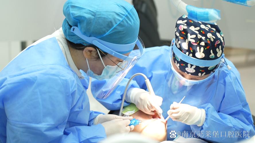 南京种牙医生哪里找？靠谱牙科医生怎么选？-图1
