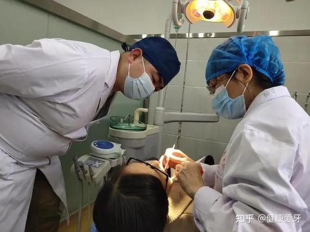 种牙前为啥要洗牙？术前口腔清洁对种植成功关键吗？-图2