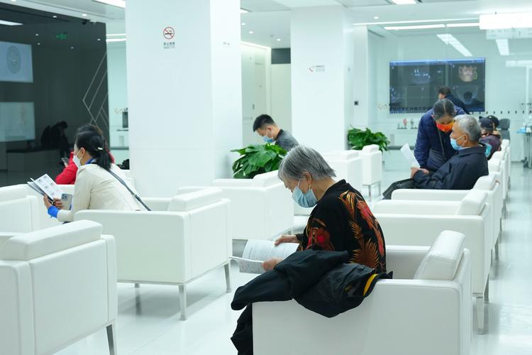 国际英文报道如何解读口腔正畸美学的全球审美差异与技术革新趋势？-图3