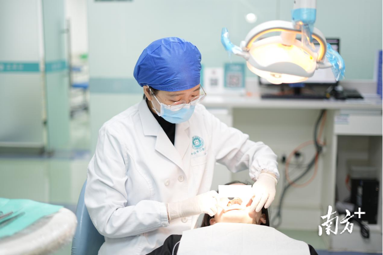 当牙齿排列不齐与颌骨发育异常并存时,患者应优先选择口腔外科矫正还是口腔正畸治疗,两者如何协同以兼顾功能与美学?-图3 当牙齿排列不齐与颌骨发育异常并存时,患者应优先选择口腔外科矫正还是口腔正畸治疗,两者如何协同以兼顾功能与美学?-图3