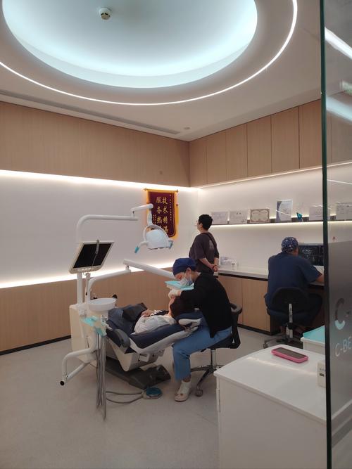 在上海做牙齿美容正畸，如何挑选靠谱医院？专业正畸技术与美学设计如何兼顾？-图2