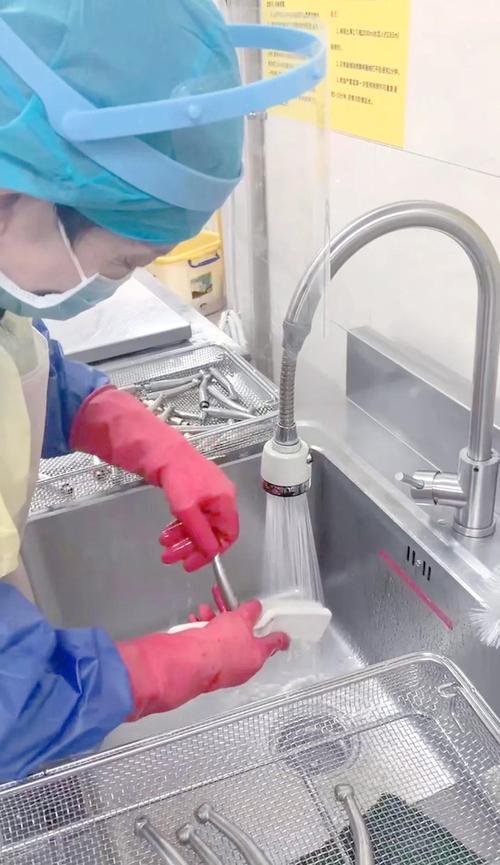 口腔科手机清洗的关键步骤有哪些?不同型号手机的清洗方法有何差异?-图1 口腔科手机清洗的关键步骤有哪些?不同型号手机的清洗方法有何差异?-图1