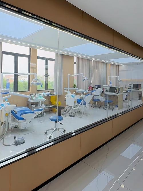 武汉牙齿正畸医院怎么选？哪家医生技术好、案例多？收费标准和效果保障要注意什么？-图2