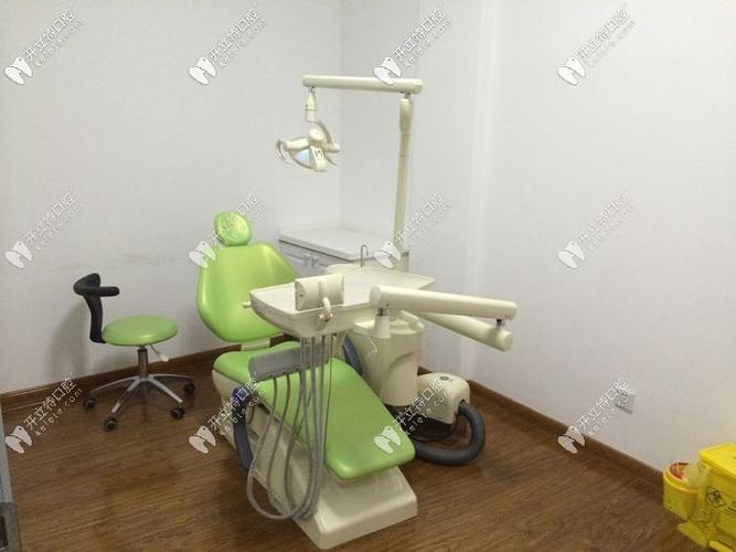 青岛种牙医院怎么选才靠谱？资质、医生技术、价格、口碑这些关键因素你都关注到了吗？-图2