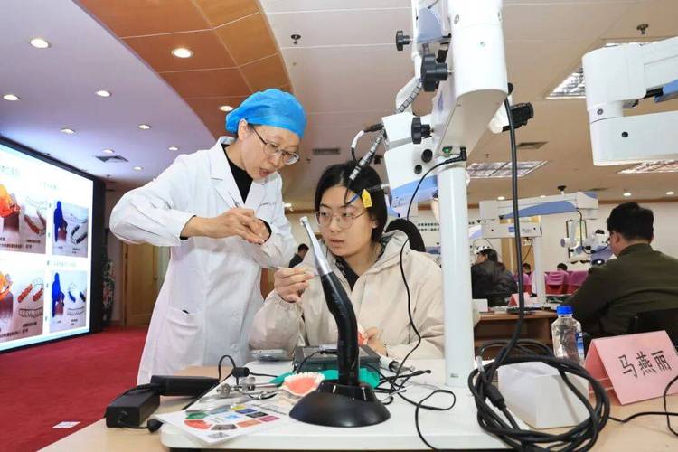 2025年正畸学习班课程内容如何结合数字化技术与传统正畸？不同资历医生能通过哪些模块提升临床实操能力？-图2