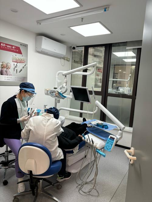 广州光华口腔医院正畸效果真的靠谱吗？不同年龄做正畸有什么区别？技术设备和医生团队如何保障效果？-图2