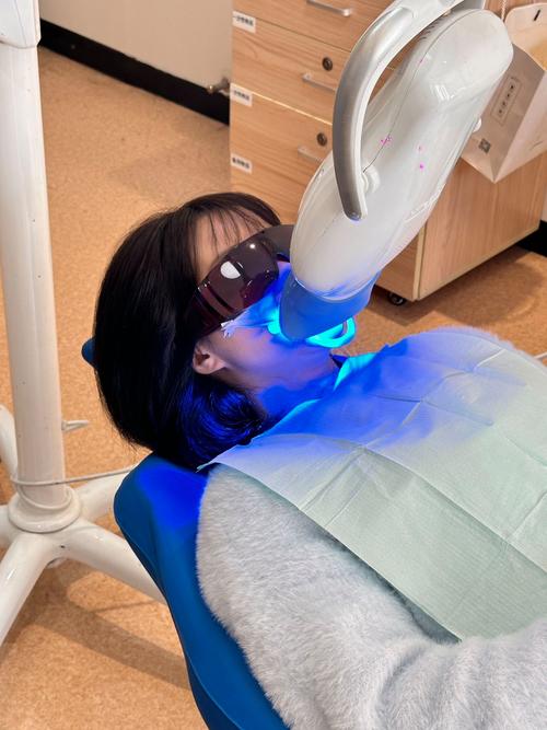 冷光美白牙的方法具体有哪些?操作流程是怎样的?效果能维持多久?是否存在副作用或需要注意的事项?-图1 冷光美白牙的方法具体有哪些?操作流程是怎样的?效果能维持多久?是否存在副作用或需要注意的事项?-图1