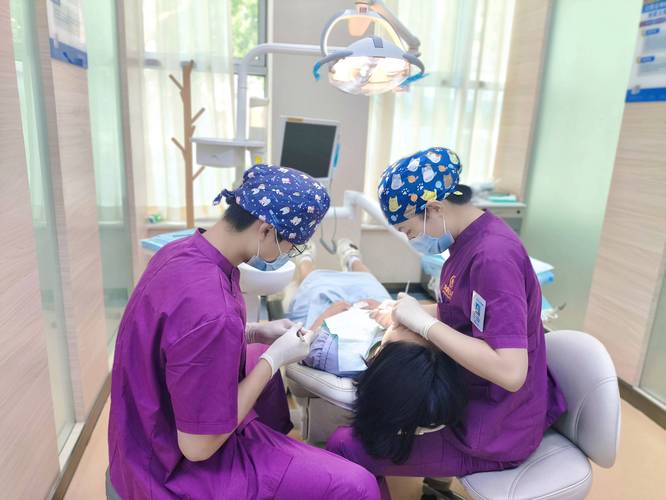 口腔修复与正畸作为口腔科的重要分支，两者在治疗目标、技术方法和适用人群上有哪些不同？-图1