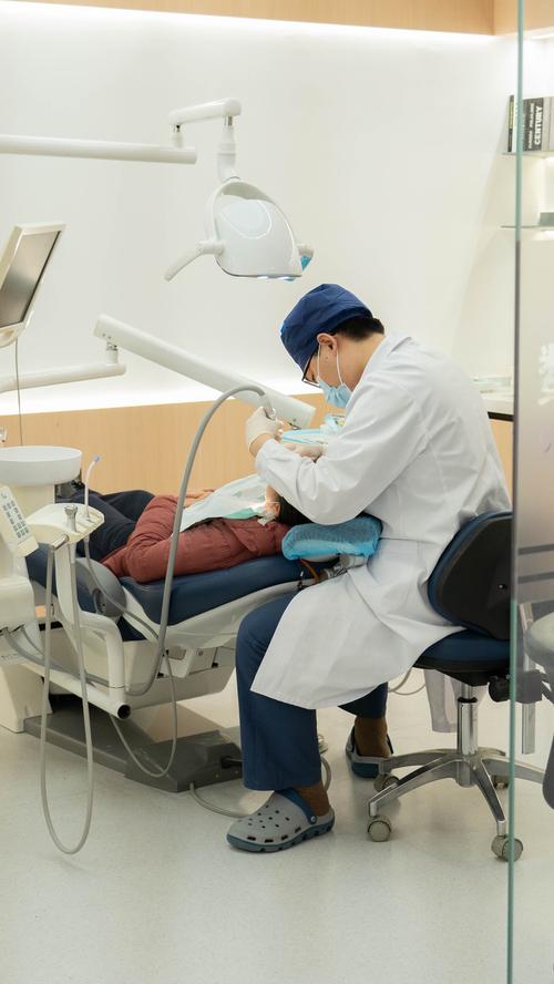 太仓中医院种牙，该找哪位专业医生？-图3