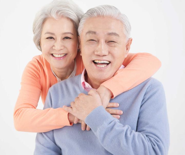 7旬老汉轻松种牙有何秘诀？-图2