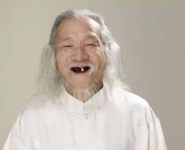 7旬老汉轻松种牙有何秘诀？-图3