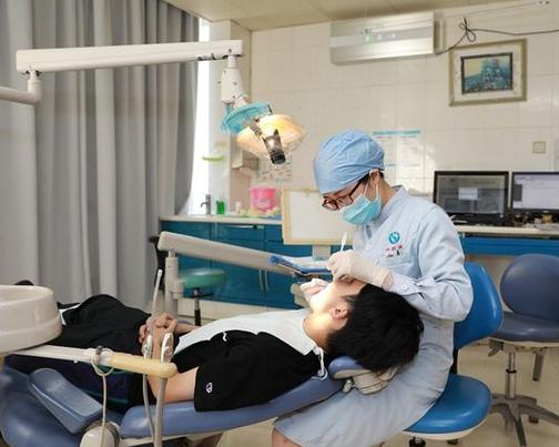 南京口腔医院牙齿正畸效果怎么样？-图1