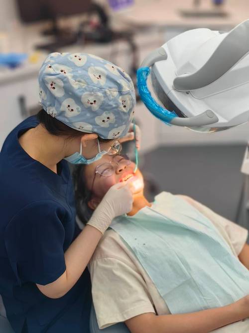 牙齿正畸医生如何加力-图1