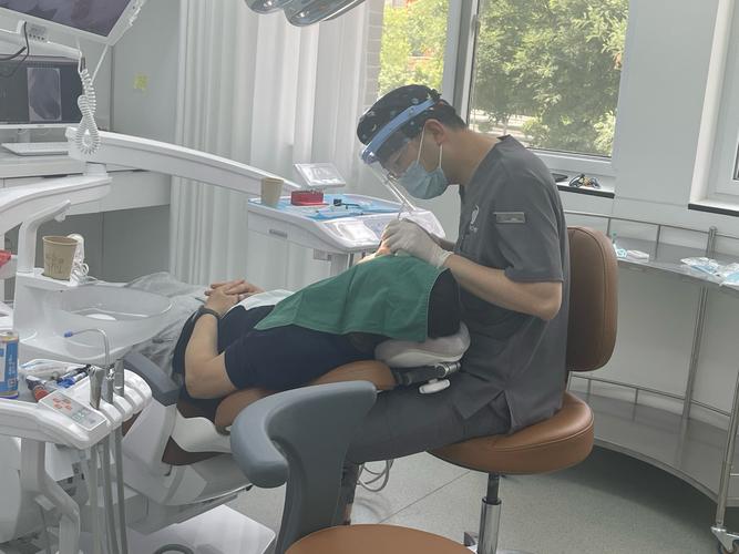 无锡种牙的医生-图1