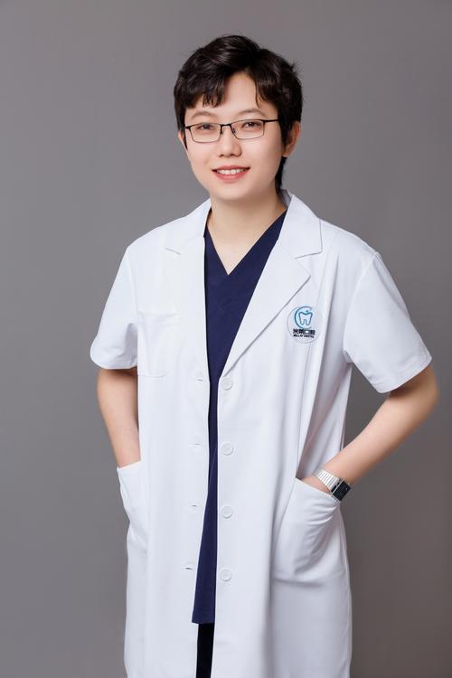 任蕾首医大正畸医生，专业背景与技术优势如何？-图1