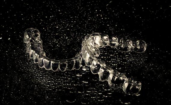 正畸透明压膜保持器，矫正后为何必须戴？-图2