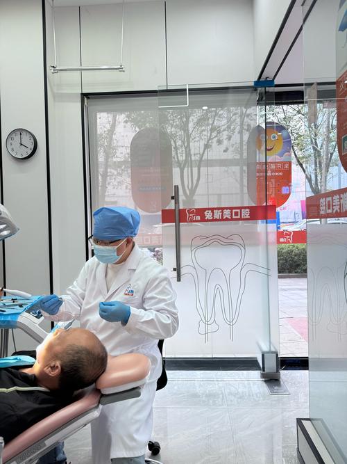 植牙或安装牙冠后牙齿痛，究竟是什么原因导致的呢？-图1