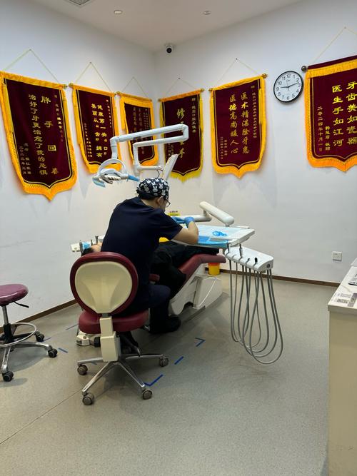 北京德贝植牙被曝黑骗，真相究竟如何？-图1