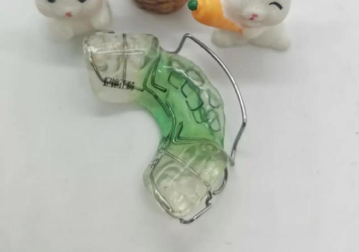 正畸端部钢丝刮伤口腔,原因何在?如何有效处理?-图1 正畸端部钢丝刮伤口腔,原因何在?如何有效处理?-图1