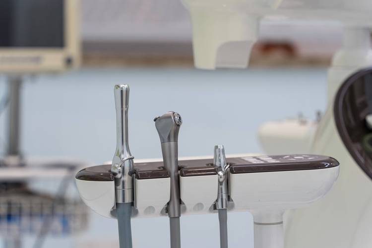 湘潭口腔医院矫正牙齿效果如何？价格贵不贵？适合哪些人？-图1