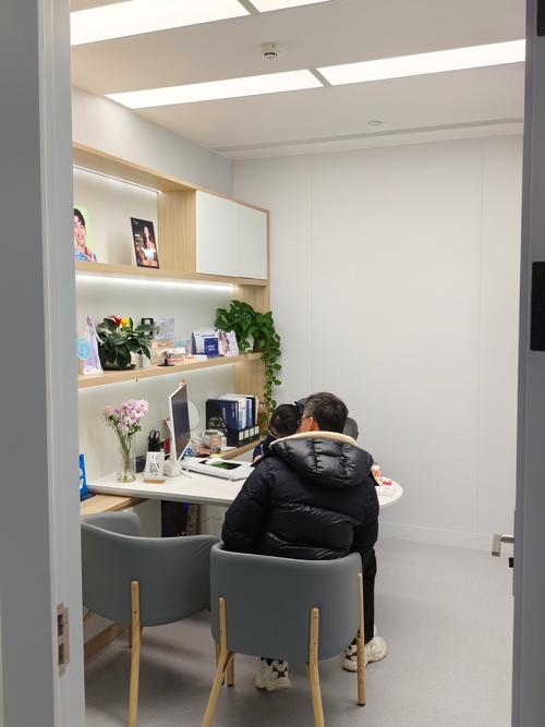 成都口腔医院牙齿矫正，选医院该看重资质还是医生技术？-图2