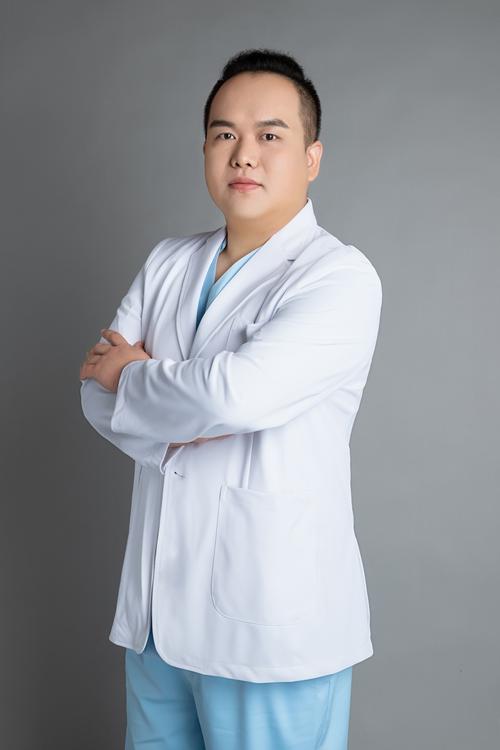 上海专业矫正牙齿医生如何选？靠谱推荐与选择指南-图3