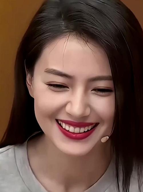 高圆圆矫正牙齿的年龄是多少？她当时多大年纪矫正的？-图1