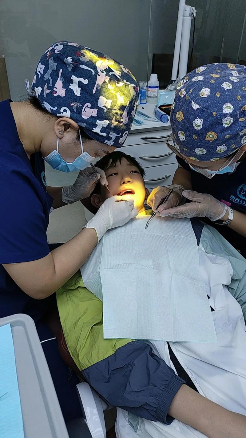 矫正牙齿后硬东西到底能不能吃？-图1