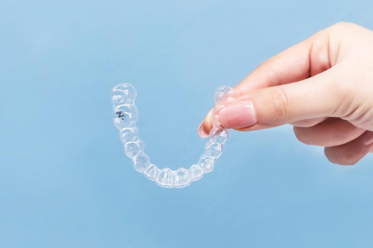 上海隐形牙齿矫正效果如何？适合哪些人？-图2