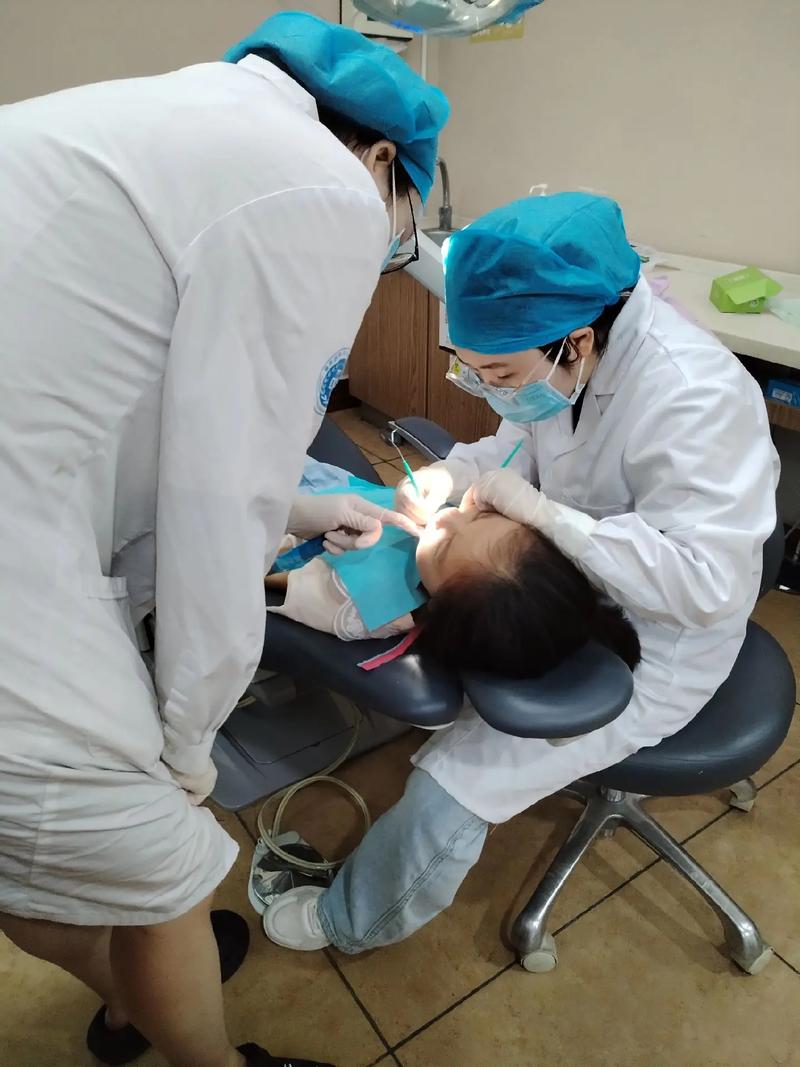 社区医院做牙齿矫正靠谱吗？效果和正规医院差多少？-图1