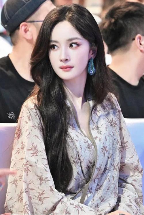 杨幂矫正过牙齿吗？她的牙齿变化引猜测-图3