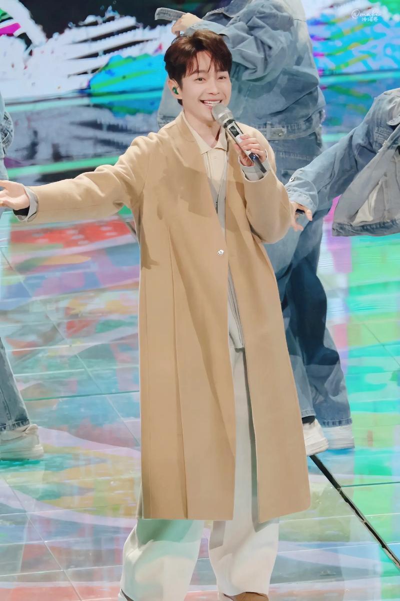 张栋梁牙齿矫正效果惊艳？背后原因与过程引关注-图1